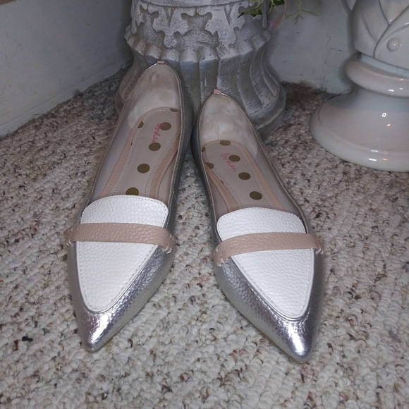 Boden Shoes - Boden Cordelia Silver & White Pebbled Leather, Color Blocked Pointed Toe Loafers